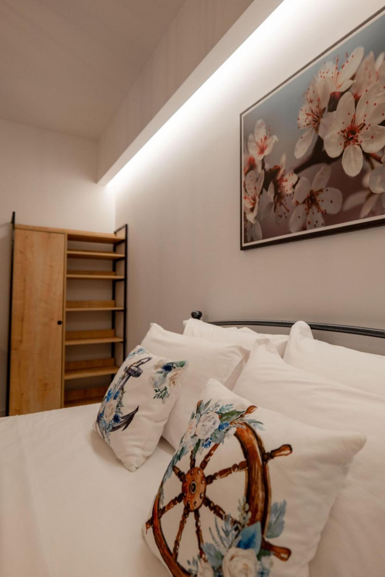 Aleksandra Apartments Sarandë Buitenkant foto