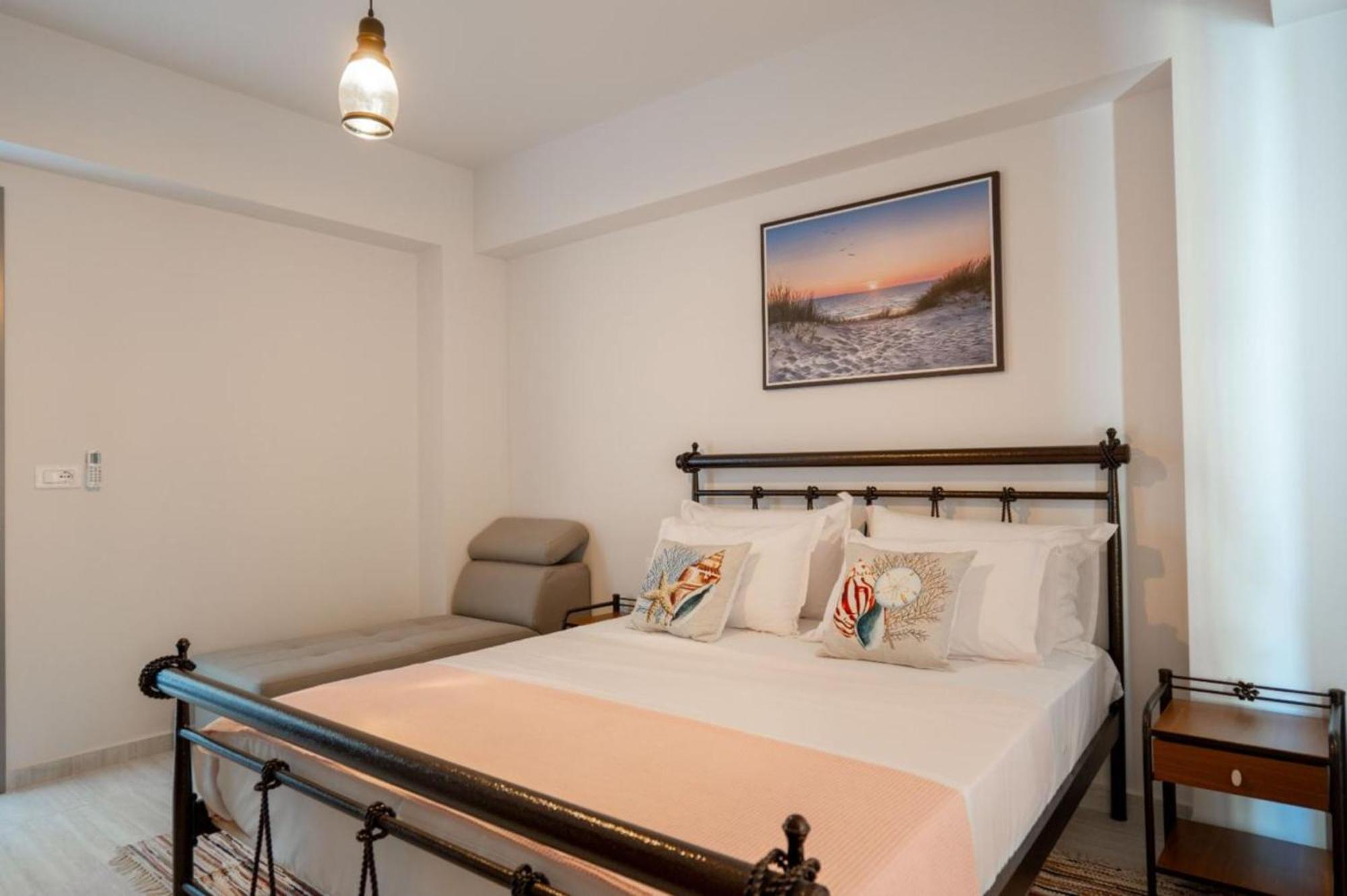 Aleksandra Apartments Sarandë Buitenkant foto